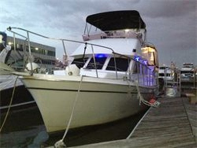 Yacht 40 dockside